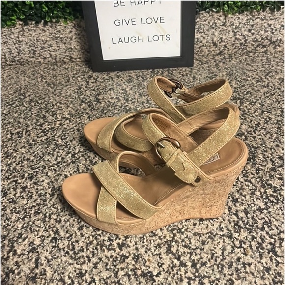 Ladies Gold Metallic UGG WEDGES SANDALS - Picture 5 of 8